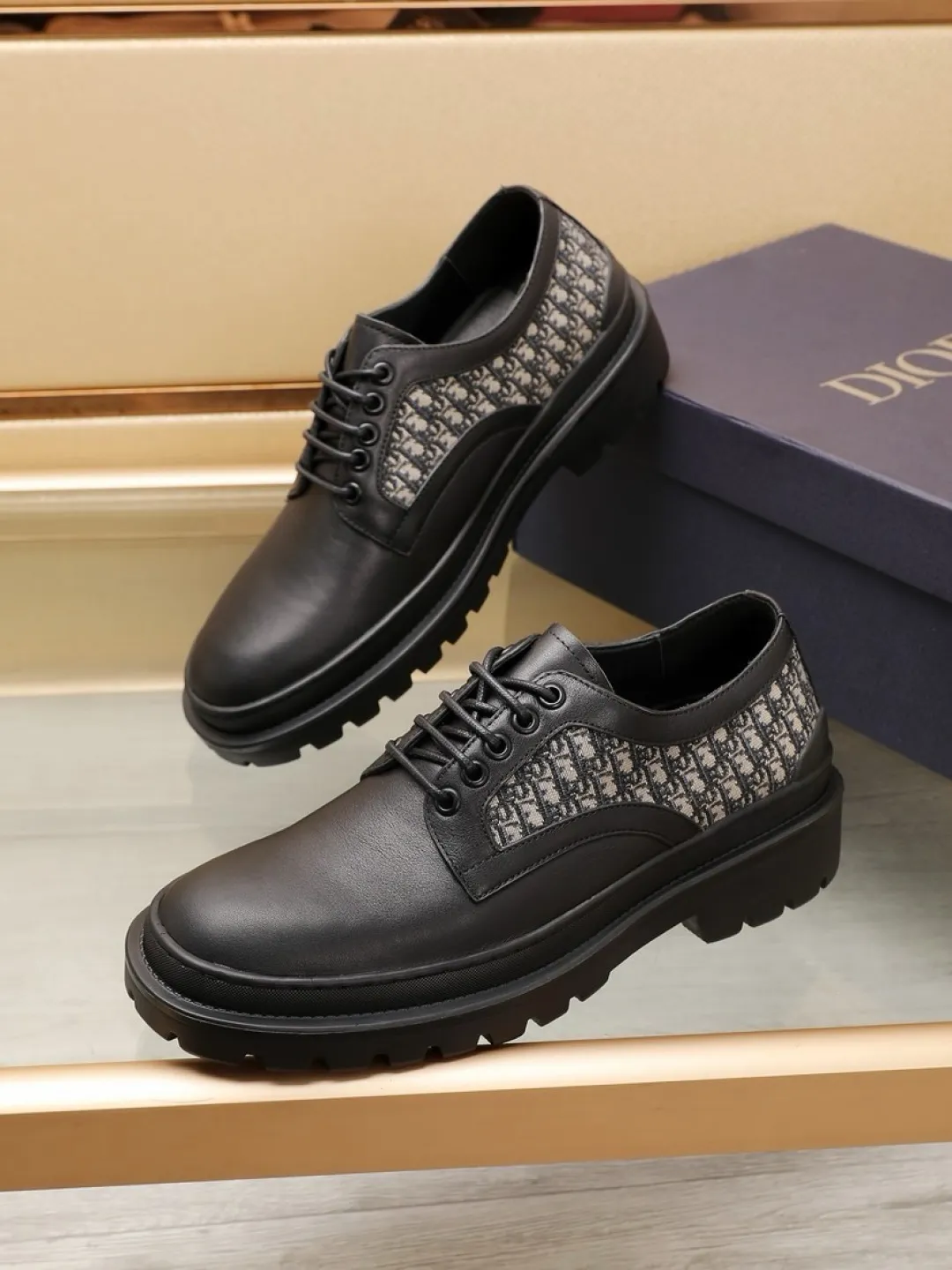 Factory P480💰[Dior] men's classic casual leather shoes🇺🇸 are on sale simultaneously, original Italian brand · brand totem cloth sewn with brand label · paired with first-layer calfskin · (high-end, extravagance, class) exquisite workmanship (original lining) sole: original factory special rubber concave and convex outsole ⚠️ outsole. Comfortable, wear-resistant, non-slip, real shot 🎬 Can be worn with casual clothes or suits. Size: 38-44 (45.46 customized)